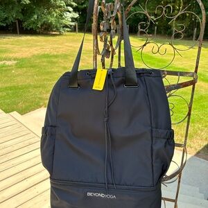 NWT Beyond Yoga Convertible Gym Bag Black